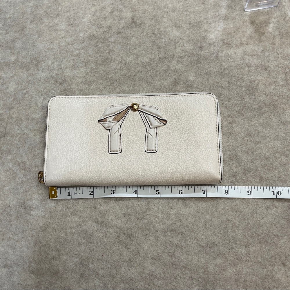 Coach Pebbled Leather Off White 3D Bow Zip Around Long Wallet Gold Hardware - Picture 10 of 11